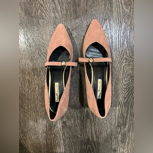 Pump shoes . Heeled shoes . - Picture 8 of 9